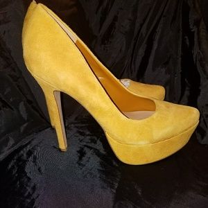 Jessica Simpson high heels